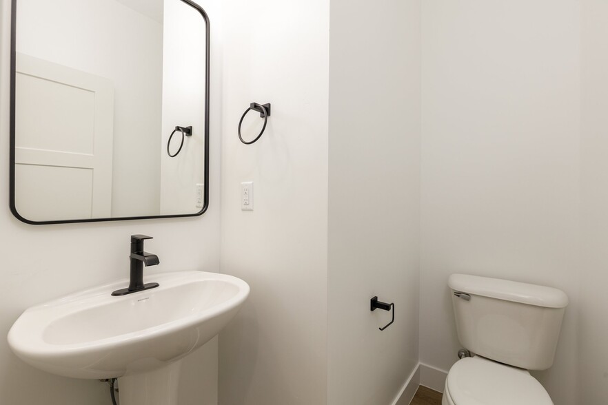 Building Photo - 2188 380 S