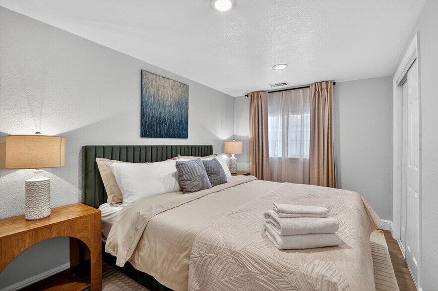 Building Photo - 768 Lakechime Dr