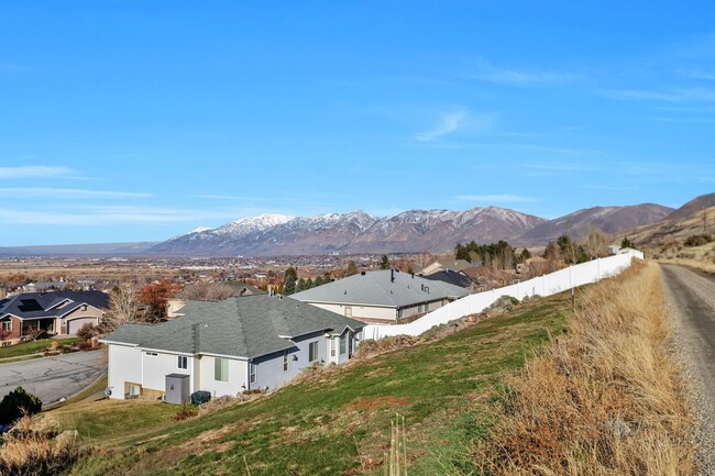 Building Photo - AWESOME VIEWS IN QUIET CUL-DE-SAC W/ 3 CAR...