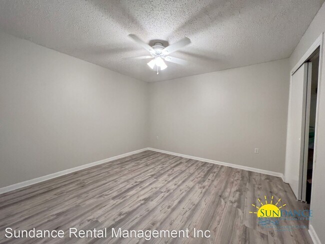 Building Photo - 3 br, 2 bath House - 611 Colonial Drive #8
