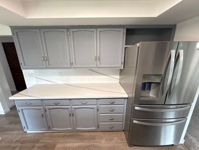 Building Photo - 869 Meadowlawn Dr SE