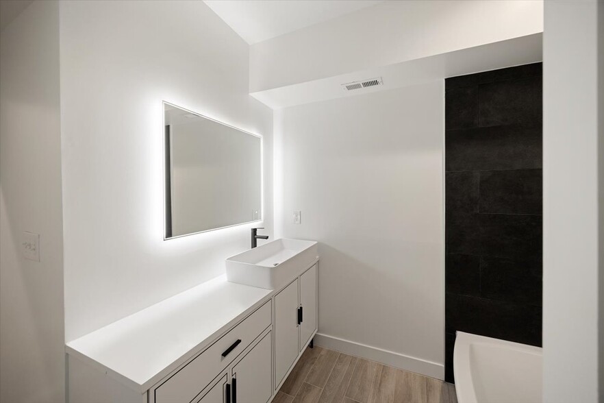 Bathroom 1 - 2037 McCulloh St