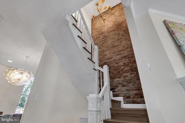 Building Photo - 117 15th St SE