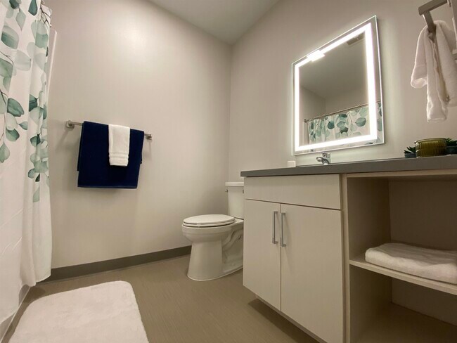 Building Photo - 409 Elm St