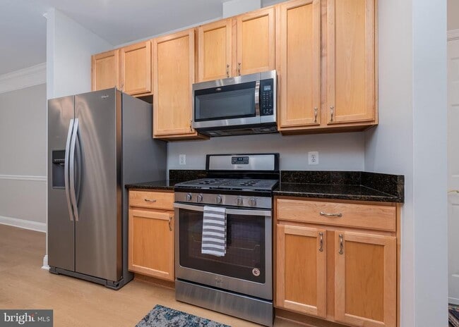 Building Photo - 5800 Clipper Ln