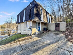 Building Photo - 2 Bed & 1.5 Bath Duplex in Chattanooga / P...