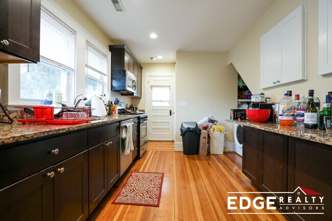 Building Photo - 34 Matchett St