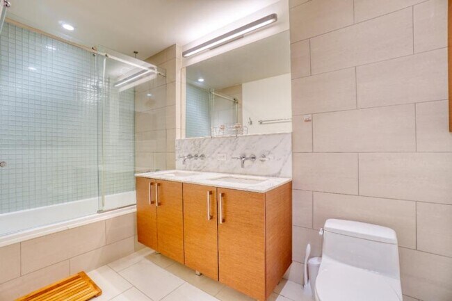 Building Photo - 2 bedroom in Long Island City NY 11101