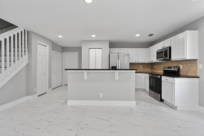 Building Photo - 106 Fox Meadow Run