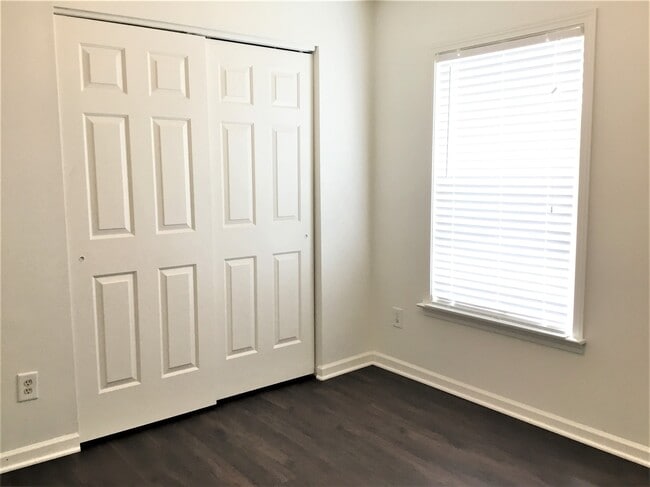 Building Photo - 1006 Bengel Dr