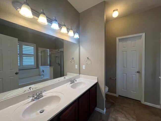 Building Photo - 407 Chieftain Trail