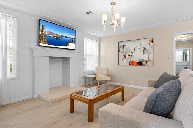 Building Photo - 1922 Scenic Ave