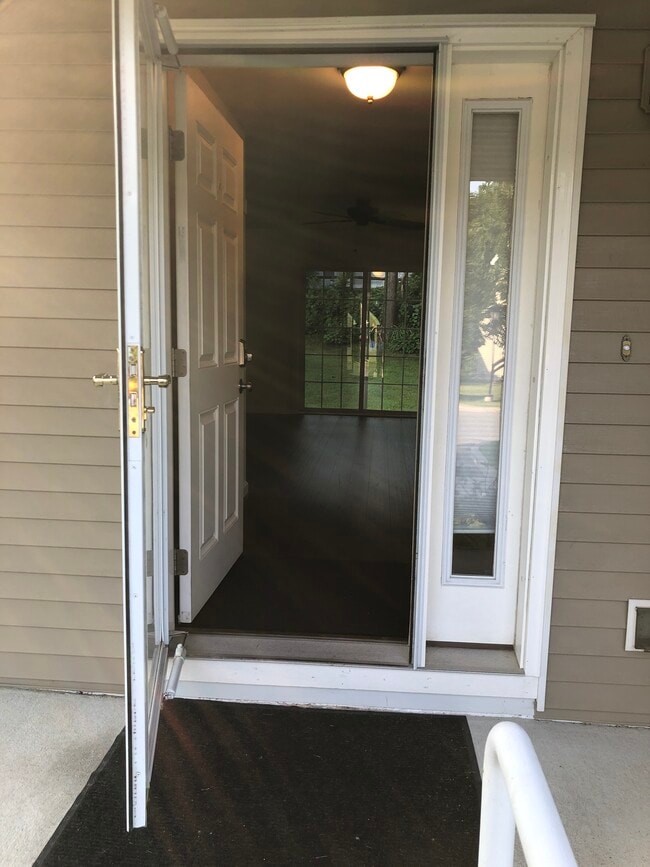 Building Photo - 145 Eden Way