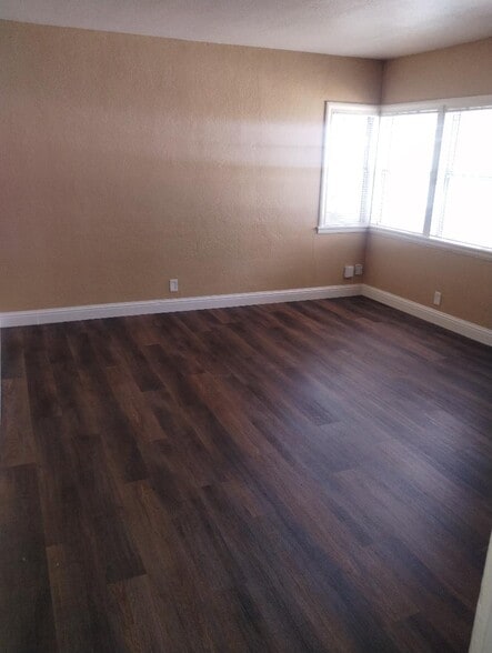 Building Photo - 1756 South Ave