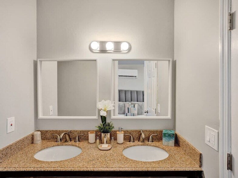 Building Photo - 3208 NE 9th St