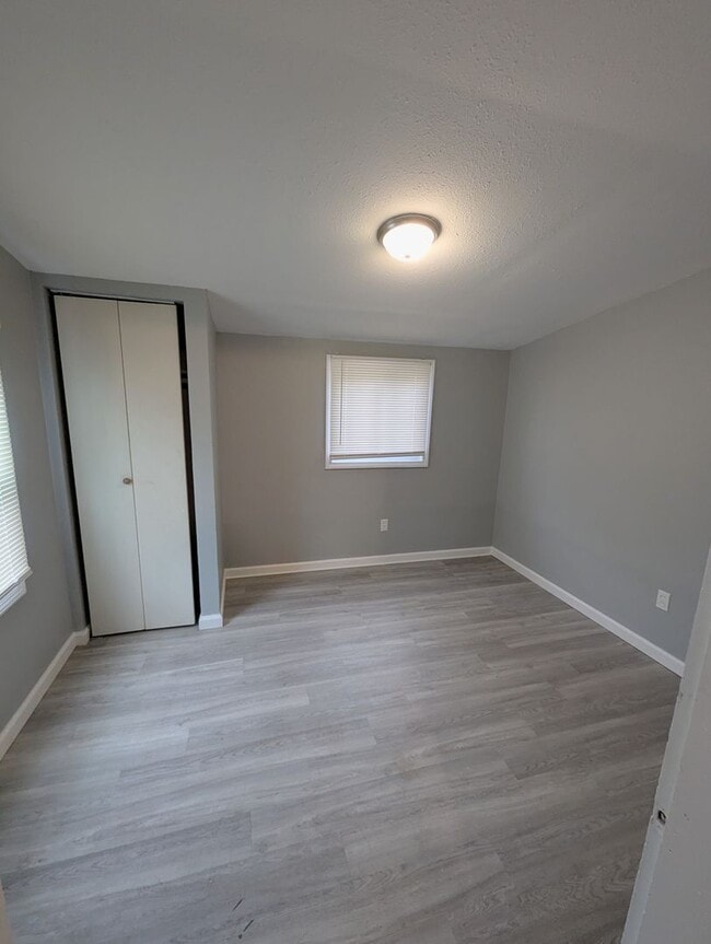 Building Photo - Cutest Corner Lot - Section 8 Friendly