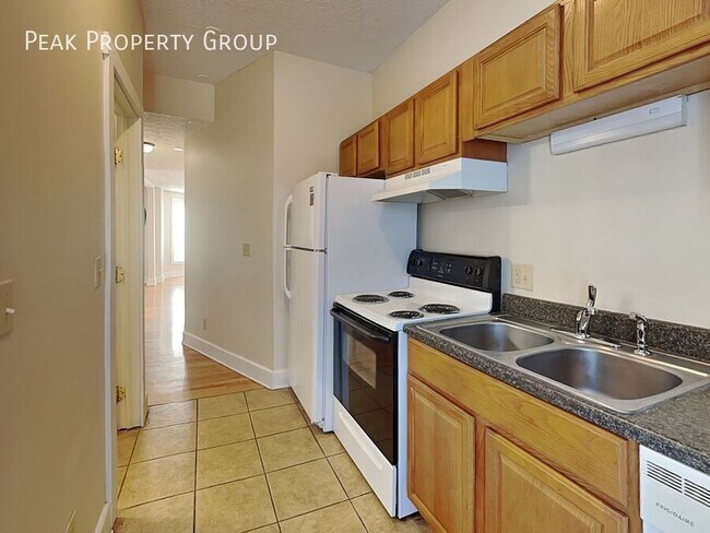 Building Photo - 1394 1/2 Indianola Avenue-