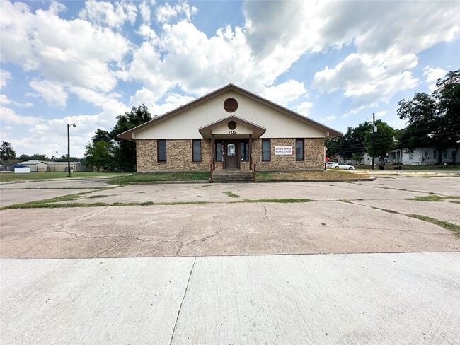 Building Photo - 702 N Richmond Rd