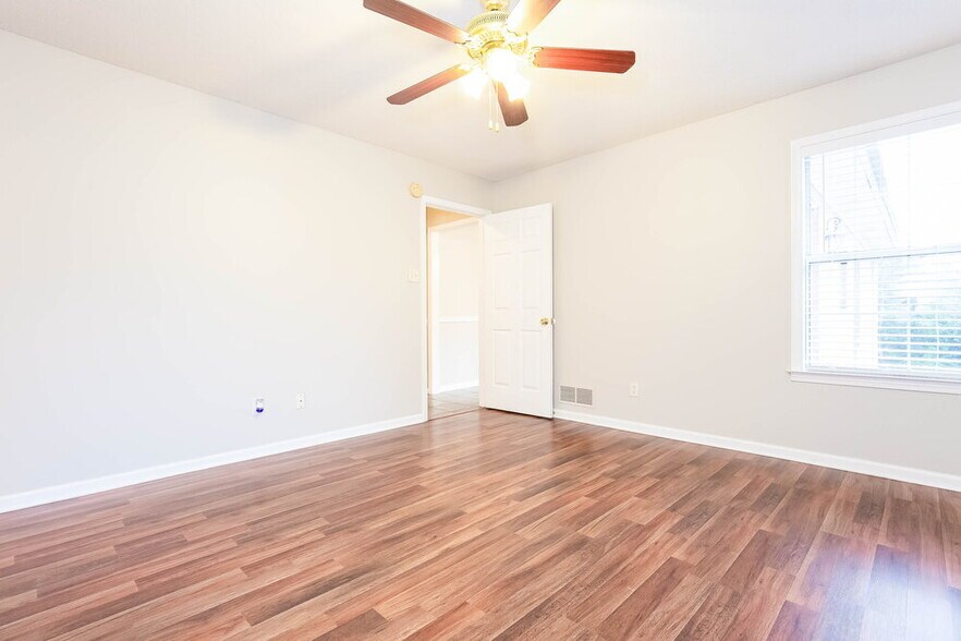 Building Photo - 1209 Pendulum Dr
