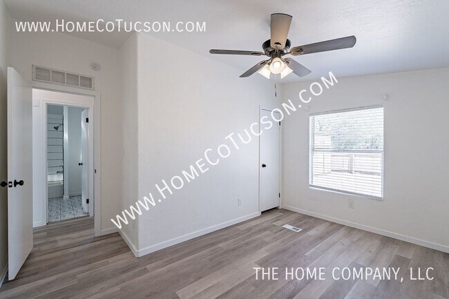 Building Photo - 2628 N Fontana Ave