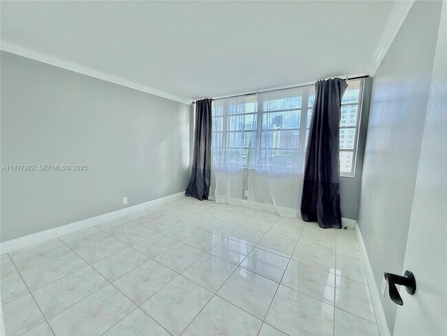Building Photo - 1825 S Ocean Dr