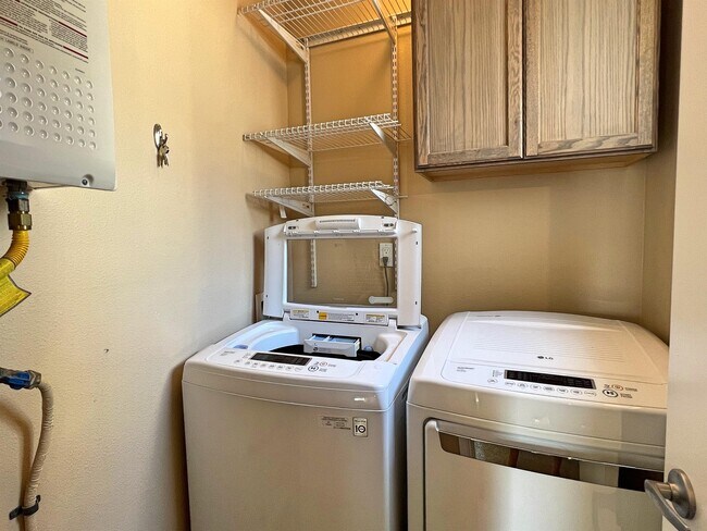 Building Photo - 2411 W Argyle Pl