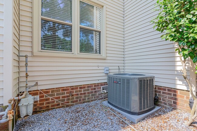 Building Photo - Immaculate 3bedroom 2.5 Townhouse on Kempsville Green Gold Couse