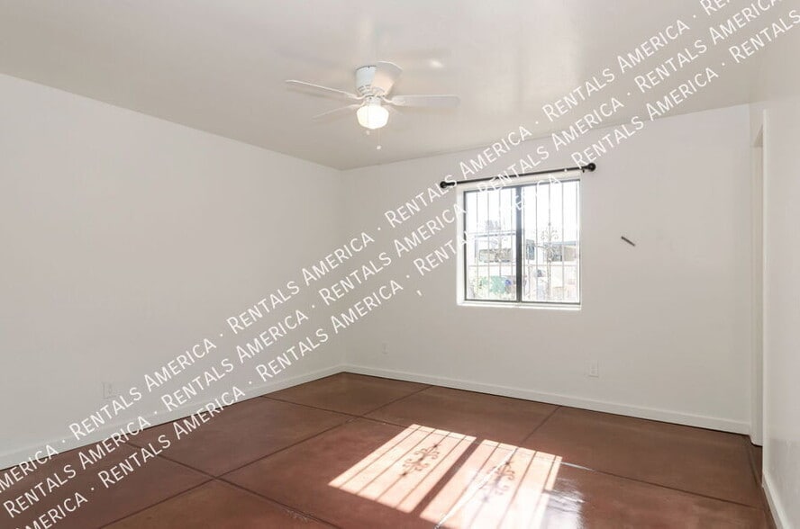Building Photo - 425 W 26th St