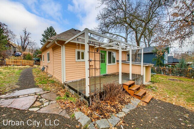 Building Photo - 2 br, 1 bath House - 1605 5th St.