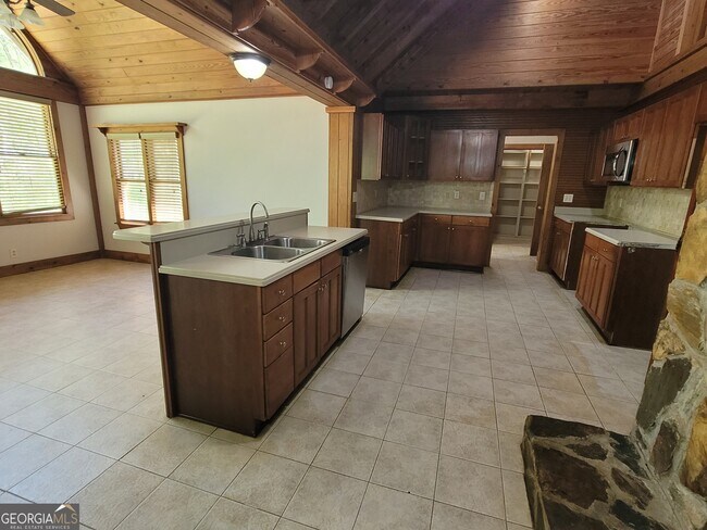 Building Photo - 2391 Booth Cir