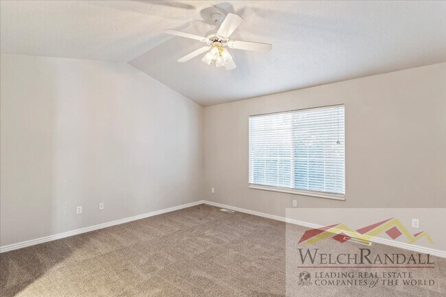 Building Photo - Very Spacious 2 Bedroom 3 Bath Ogden Home