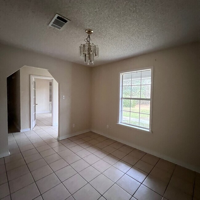 Building Photo - 161 Pinehill Mnr