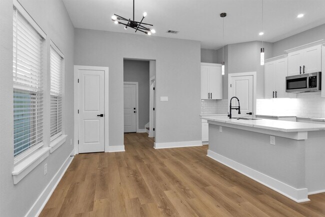 Building Photo - 6918 Dumble St