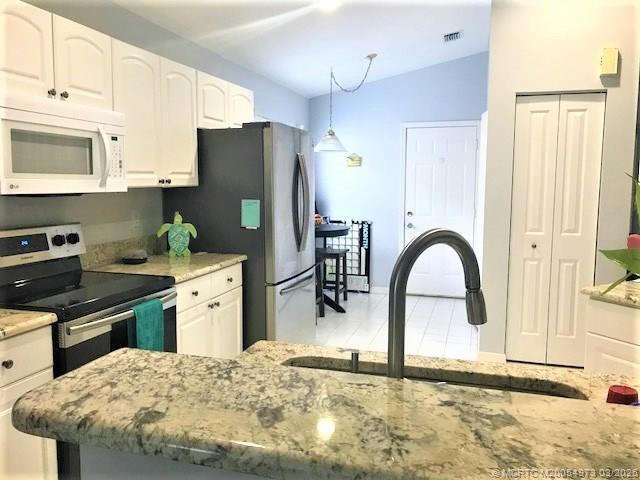 Building Photo - 3486 SW Pindo Palm Ln