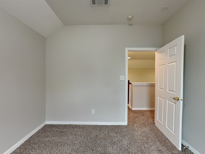 Building Photo - 2208 Rodney Ln