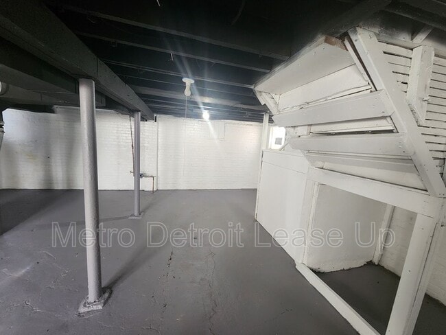 Building Photo - 3651 Buckingham