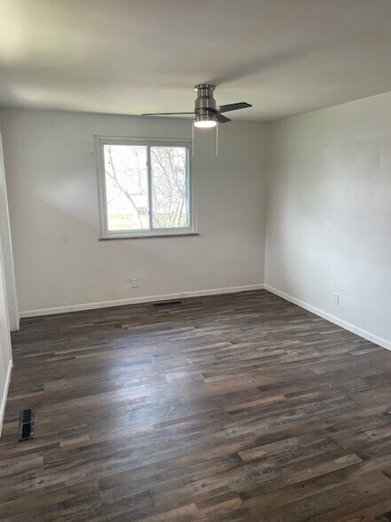 Building Photo - 638 E Jenkins Ave