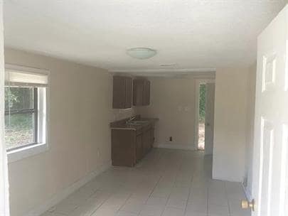 Building Photo - 10 Lenox Ct