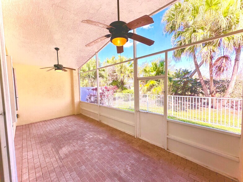 Screened Porch - 10667 Oak Bend Way