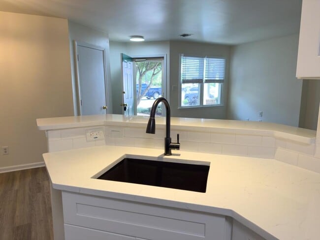 Building Photo - 7276- Sauerkraut Ln