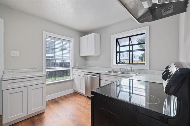 Building Photo - 3818 W Euclid Ave