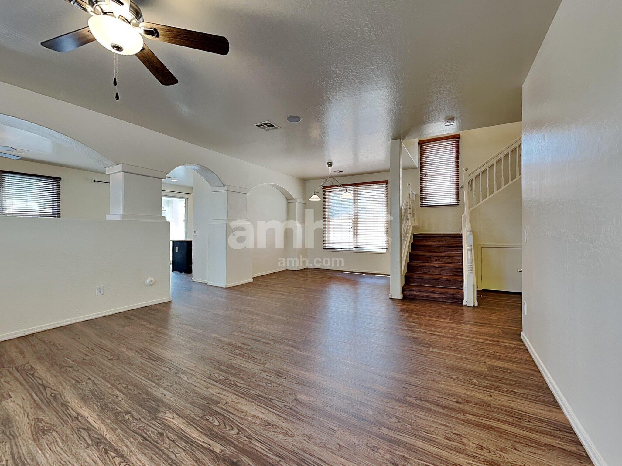 Building Photo - 18139 W Smokey Dr