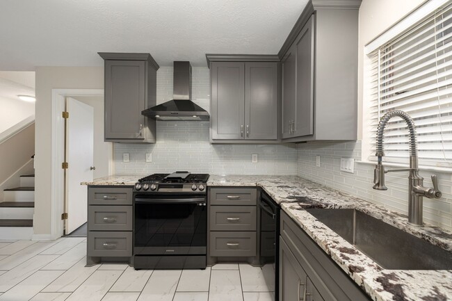 Building Photo - 21039 Vista Trail Ct