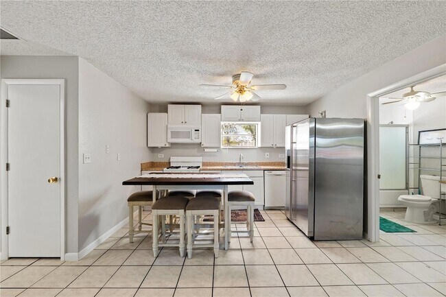 Building Photo - 15509 Casey Rd
