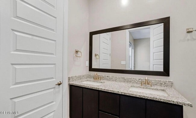 Building Photo - 313 Vin Raliuga Ct