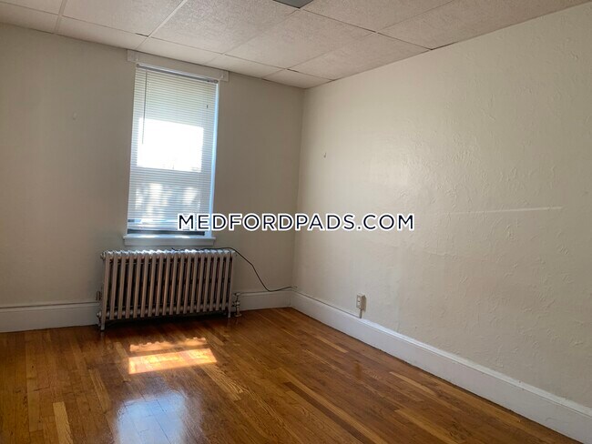 Building Photo - 63 Fellsway W