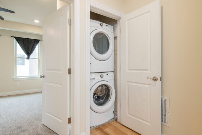 Building Photo - 1825 N Bouvier St