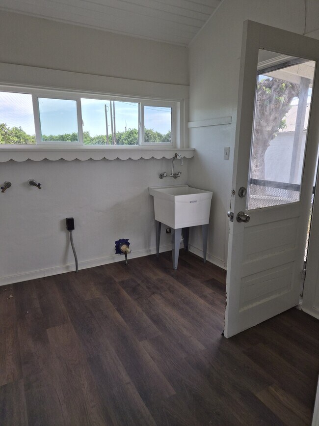 Building Photo - 10395 Avenue 384