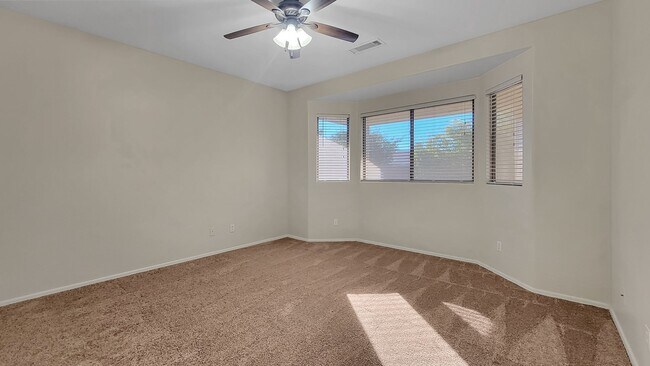 Building Photo - Great location near Bell Rd in Surprise! A...