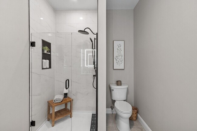 Building Photo - Elmwood